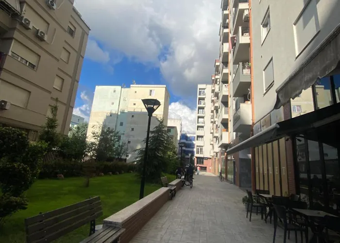 アパート Guesthouse Apartments ティラナ